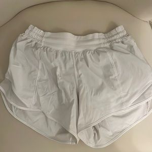 LuLu Lemon Hotty Hot Shorts 2.5”- Size 6 (White)